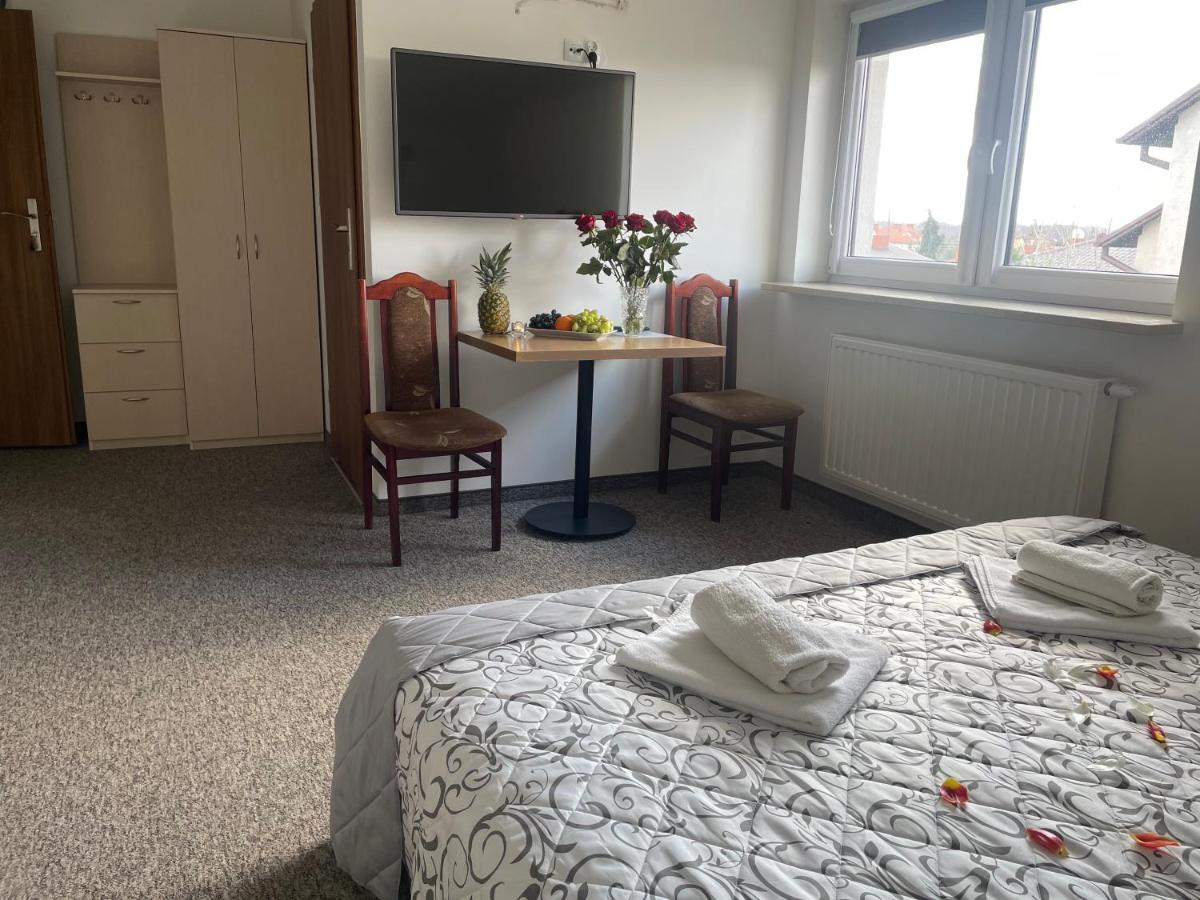 Hotelik Gold 라신 외부 사진